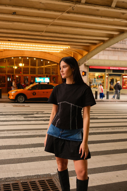 EMBROIDERED BLACKLESS TEE